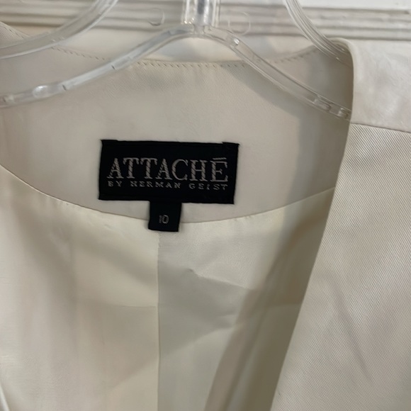 Attache - Picture 2 of 2